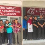 MENGHADIRI PERESMIAN SEKRETARIAT RUMAH KEBANGSAAN