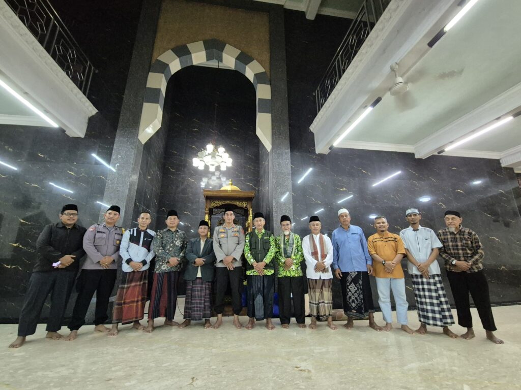 POLSEK CILEGON MELAKUKAN TARJUNG DI MASJID AL AKBAR CILEGON