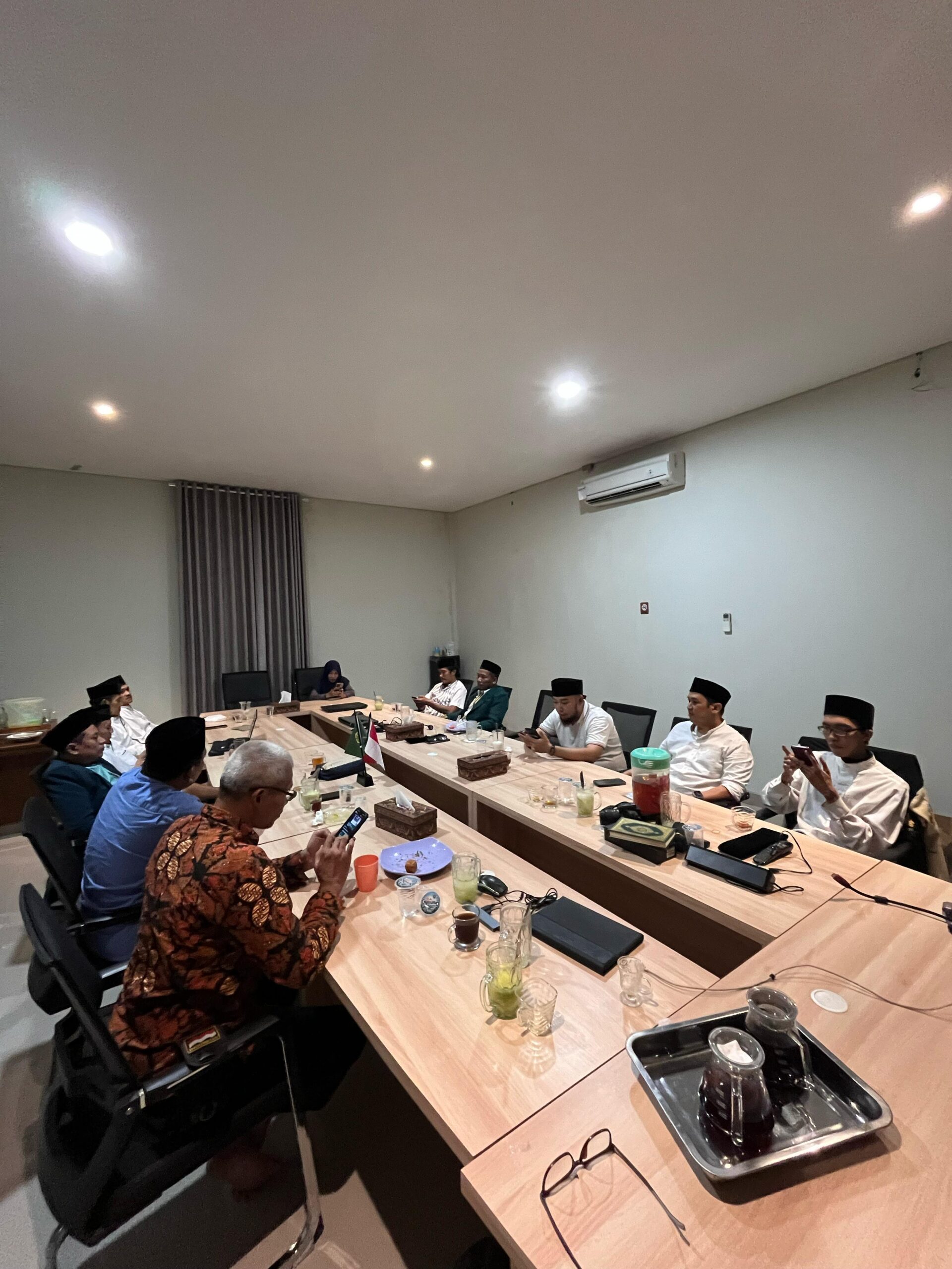 Rapat koordinasi lintas organisasi 