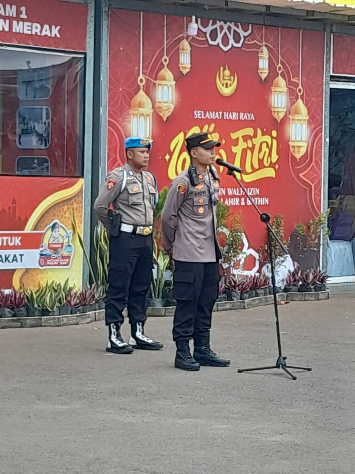 Kapolsek memimpin Apel 