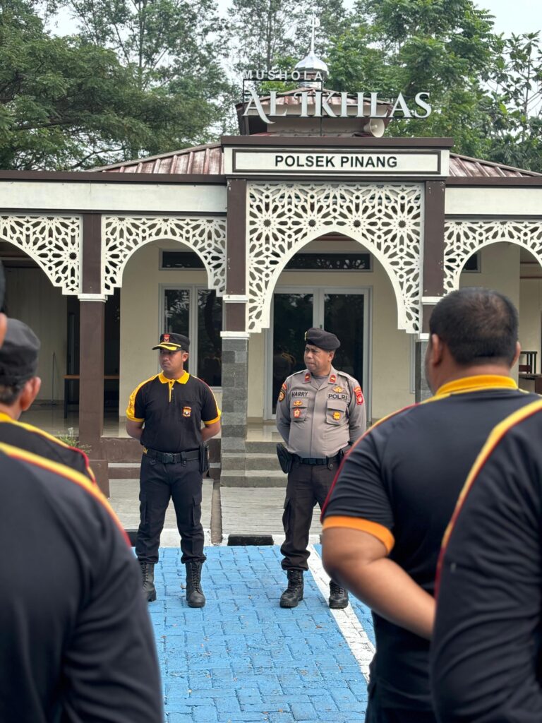 Senkom Mitra Polri Pinang Kolaborasi Aksi Bersih-Bersih Lingkungan Bersama Polri