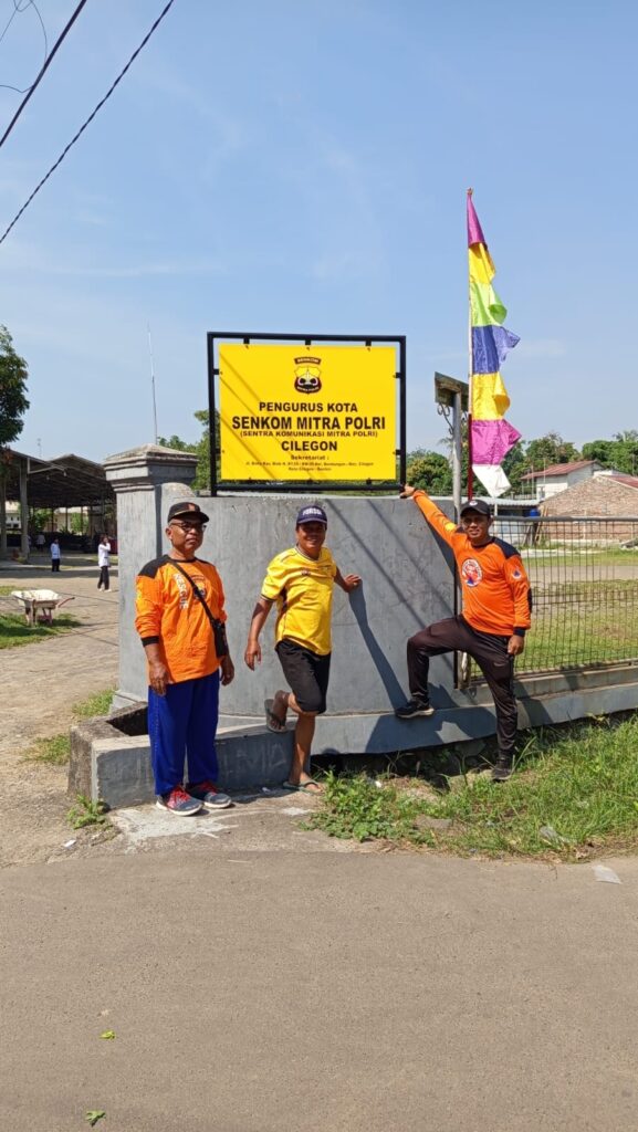 Senkom Mitra Polri Kerja Bakti dengan LDII Kota Cilegon