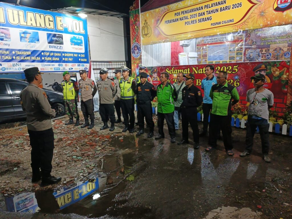 Personel Gabungan Dan Senkom Mitra Polri Siap Amankan Nataru di Pos Terpadu Polres kabupaten Serang Pos PAM Tol Ciujung