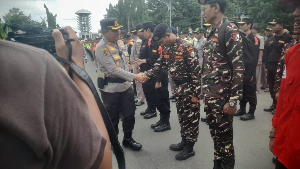 Keterlibatan Senkom Mitra Polri dalam Apel Operasi Lilin Nataru 2025 di Kota Cilegon