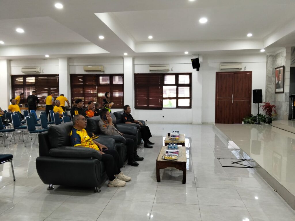 Senkom Mitra Polri Kota Cilegon Hadiri Nobar Piala Dunia Bersama Polres, Wujudkan Kebersamaan Lintas Elemen